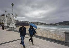 Tras varias jornadas de sol y buen tiempo, toca echar mano de los paraguas otra vez.