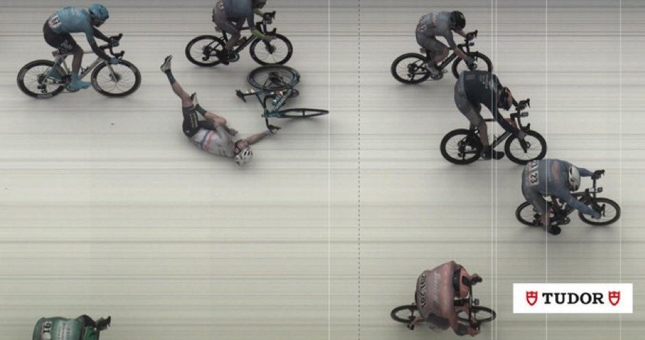 El caótico sprint del Giro de Italia, en imágenes