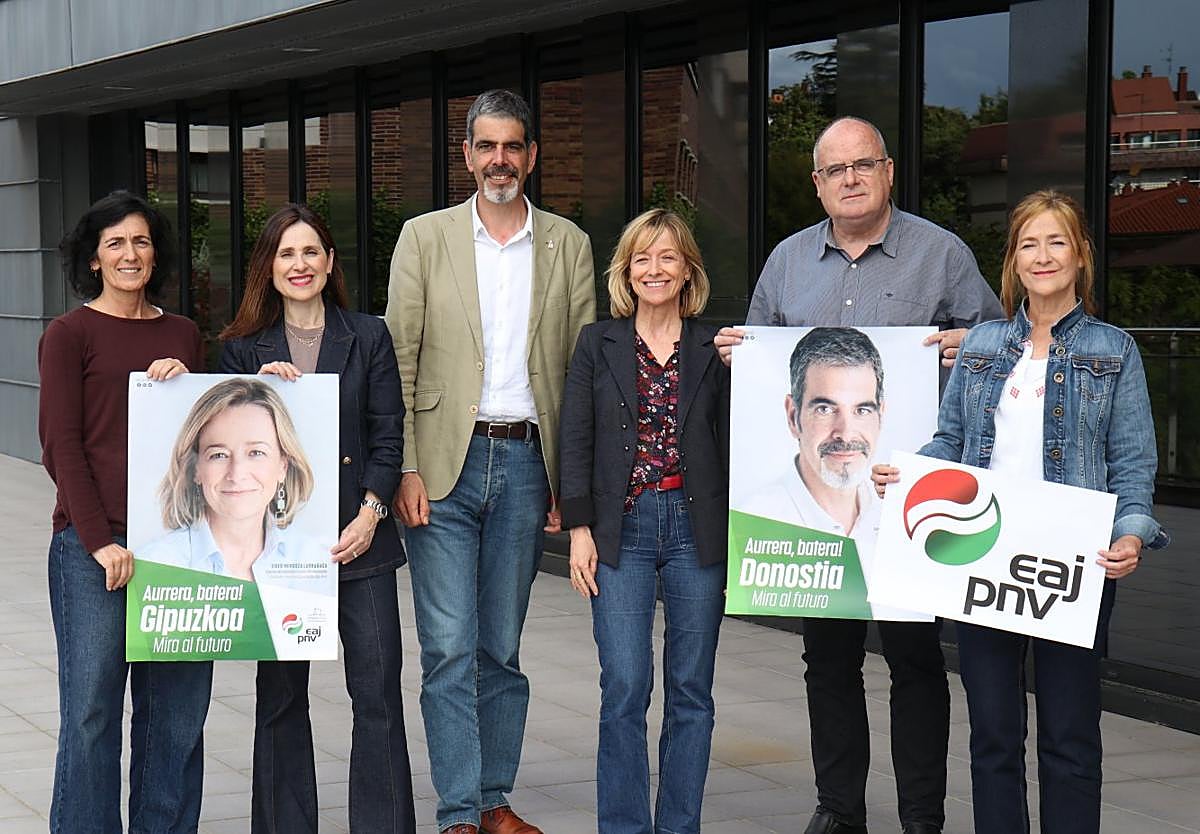 Olatz Peon, Bakartxo Tejeria, Eneko Goia, Eider Mendoza, Joseba Egibar y María Eugenia Arrizabalaga ayer en el arranque de campaña en Donostia.