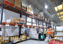 La baldas del Banco de Alimentos están casi vacías y llaman a la solidaridad de cara a la recogida.