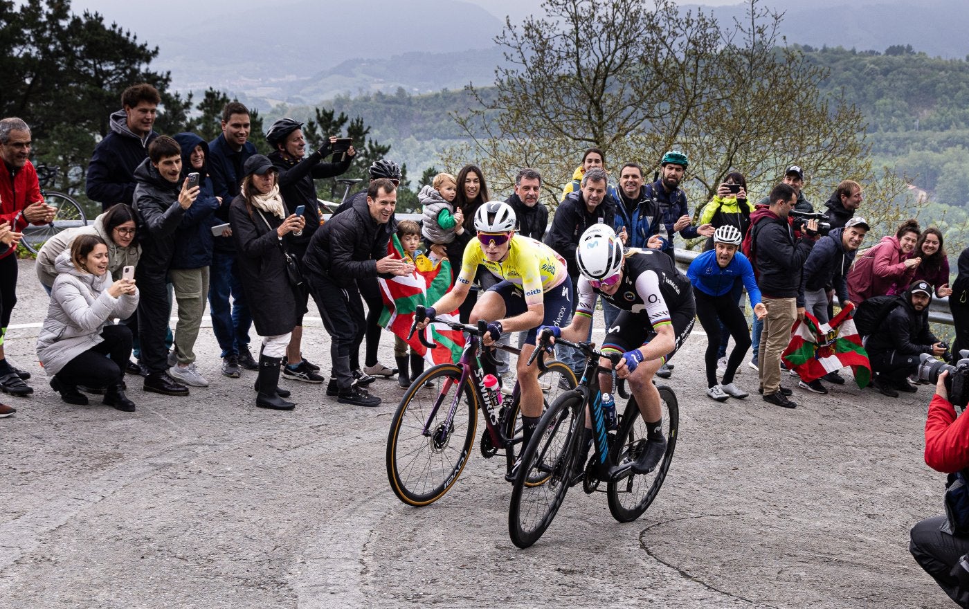 Vollering y Van Vleuten, en el duelo más poderoso del día, en la ascensión a Murgil.