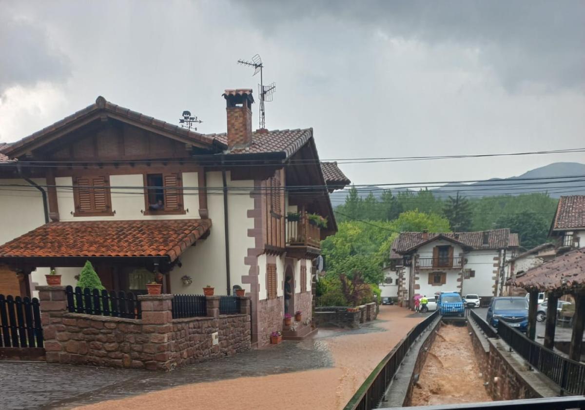 Las intensas lluvias provocan inundaciones en el norte de Navarra