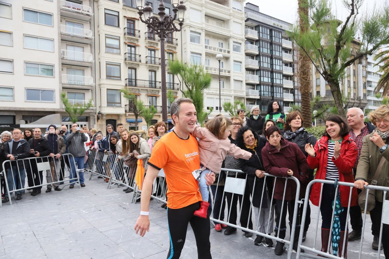 Llegada a meta de los participantes en la Carrera de Empresas 2023