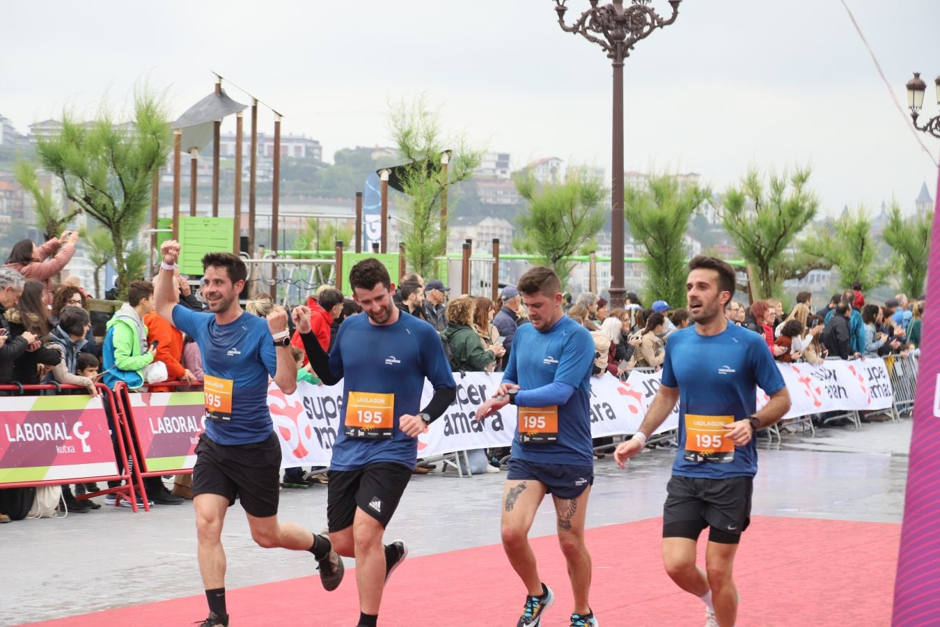 Llegada a meta de los participantes en la Carrera de Empresas 2023