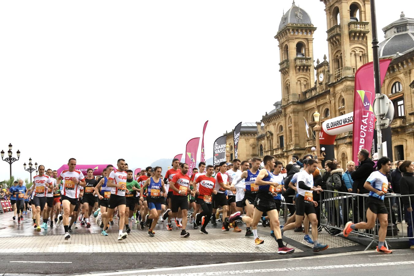Gran ambiente en la Carrera de Empresas de Donostia
