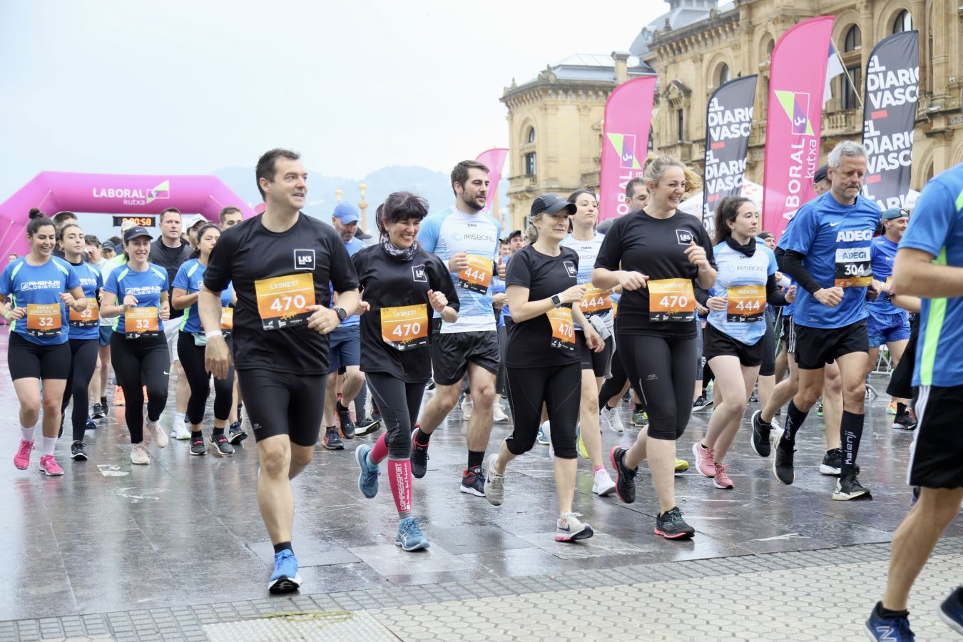 Gran ambiente en la Carrera de Empresas de Donostia
