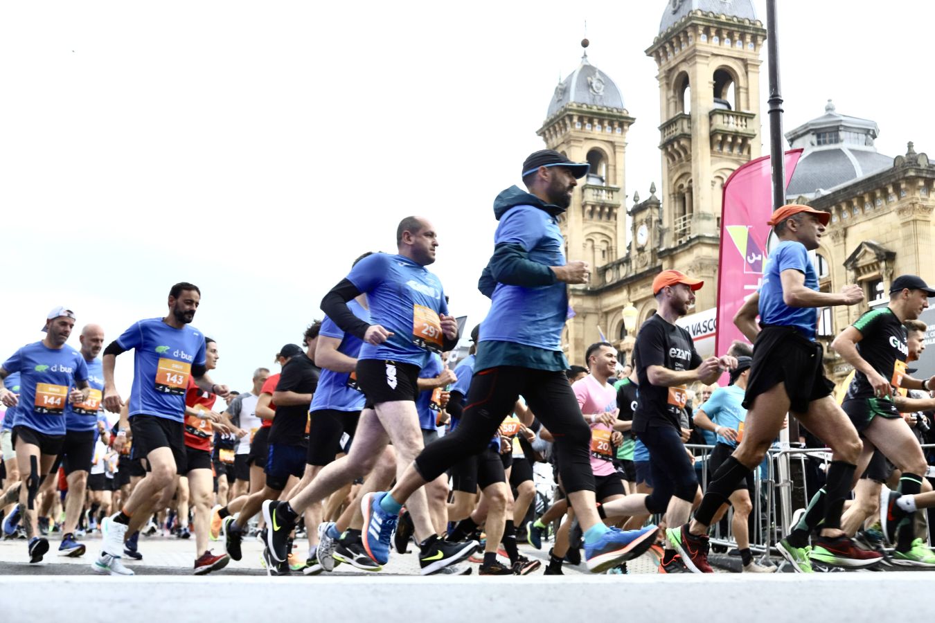 Gran ambiente en la Carrera de Empresas de Donostia