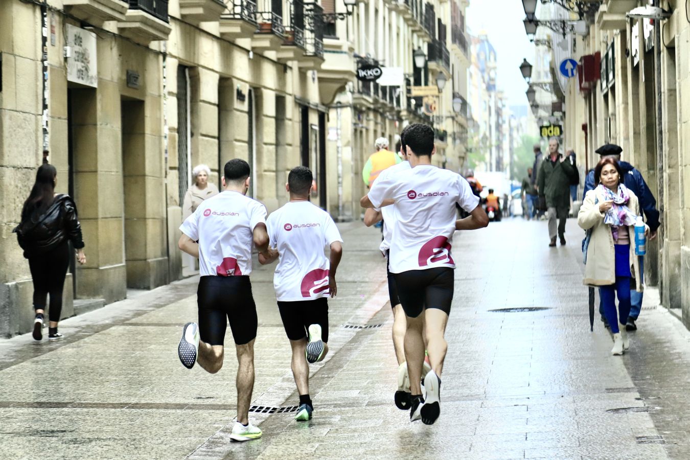 Los corredores, a su paso por la Parte Vieja