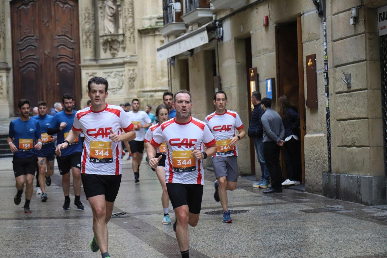 Los corredores, a su paso por la Parte Vieja