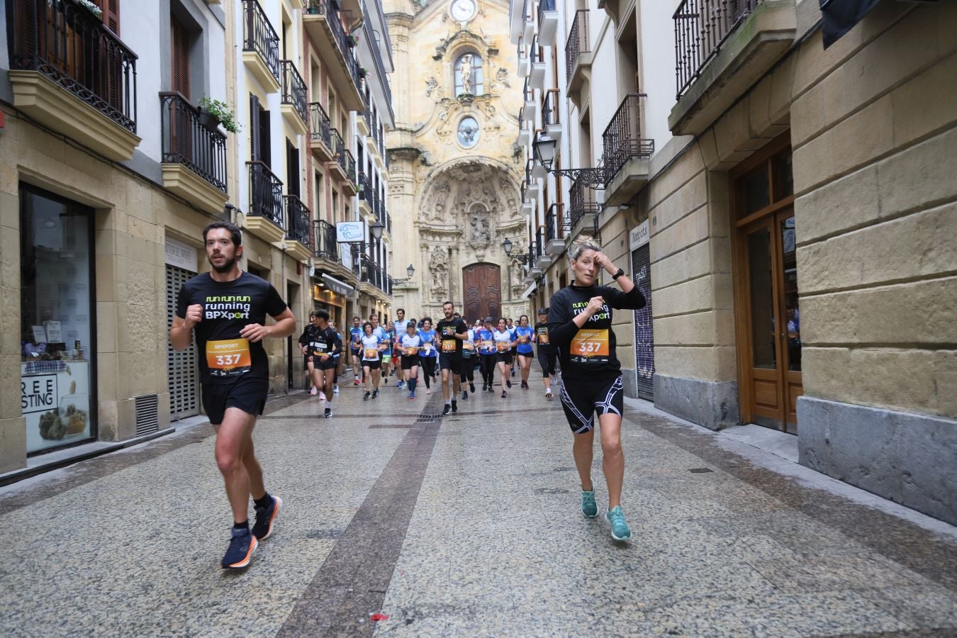 Los corredores, a su paso por la Parte Vieja