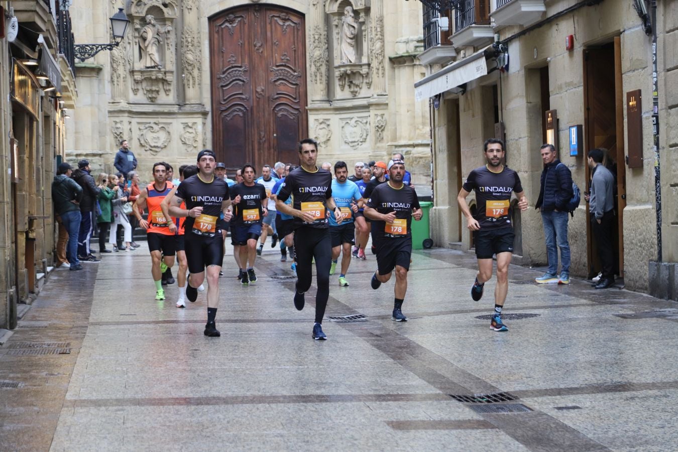 Los corredores, a su paso por la Parte Vieja