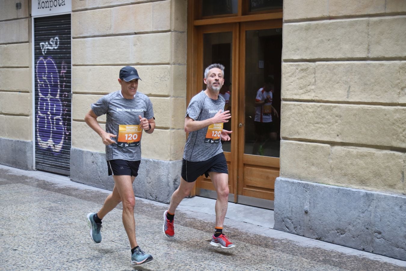 Los corredores, a su paso por la Parte Vieja