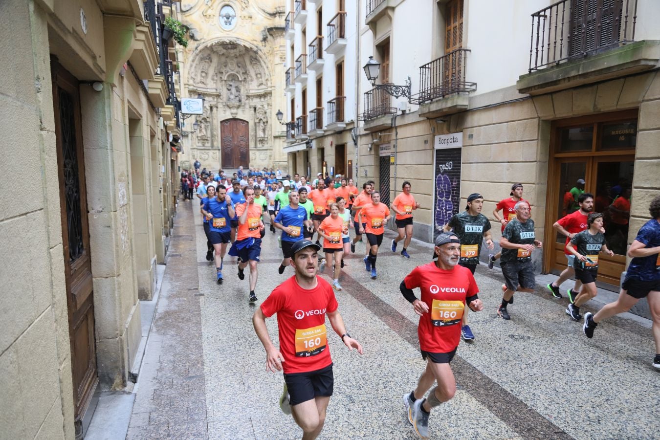 Los corredores, a su paso por la Parte Vieja