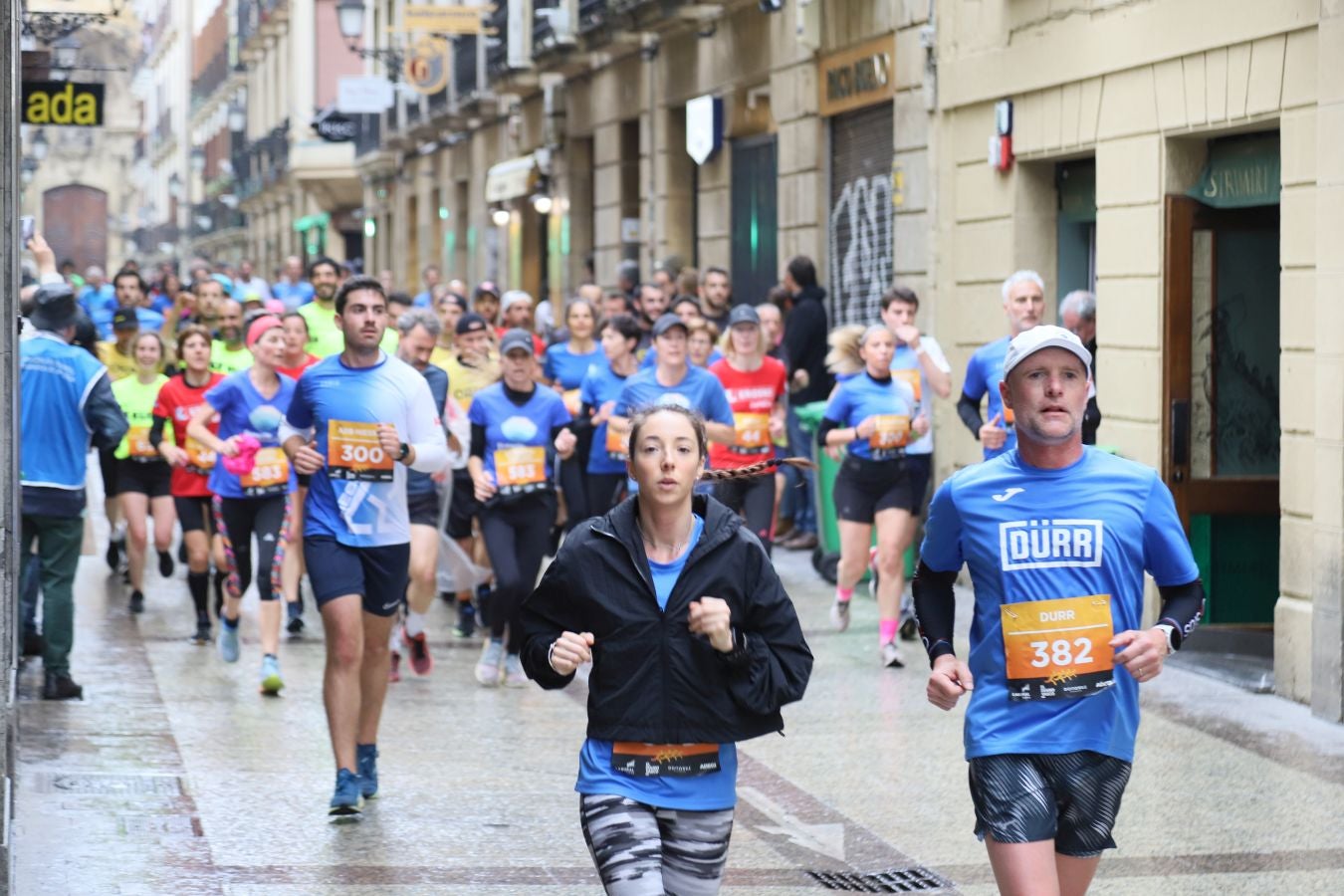 Los corredores, a su paso por la Parte Vieja
