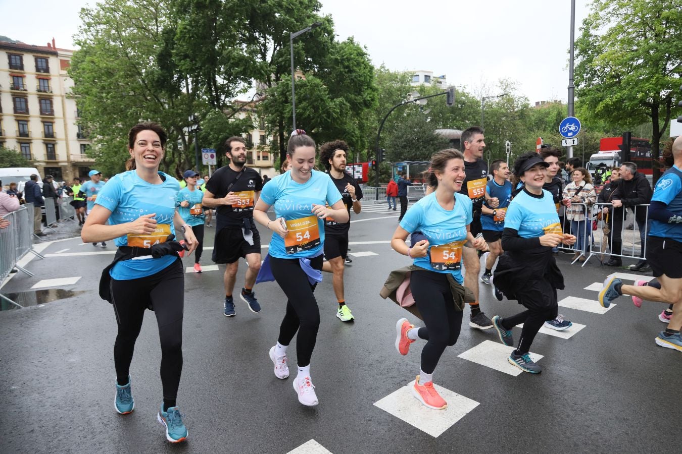 Los corredores, a su paso por la Parte Vieja