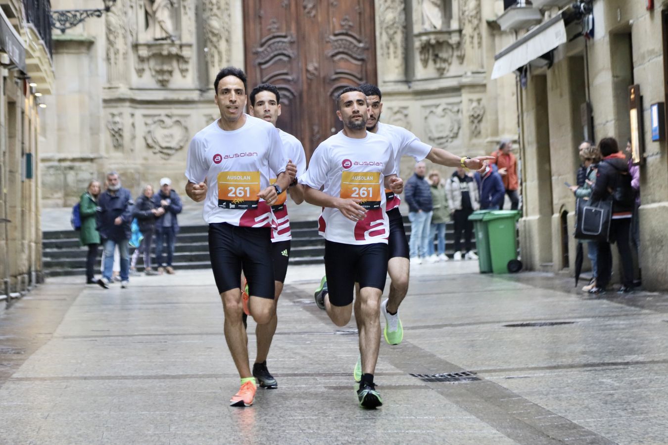 Los corredores, a su paso por la Parte Vieja