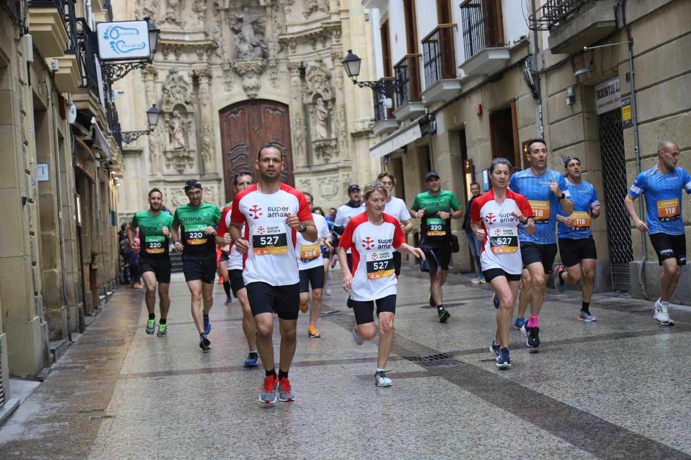 Los corredores, a su paso por la Parte Vieja