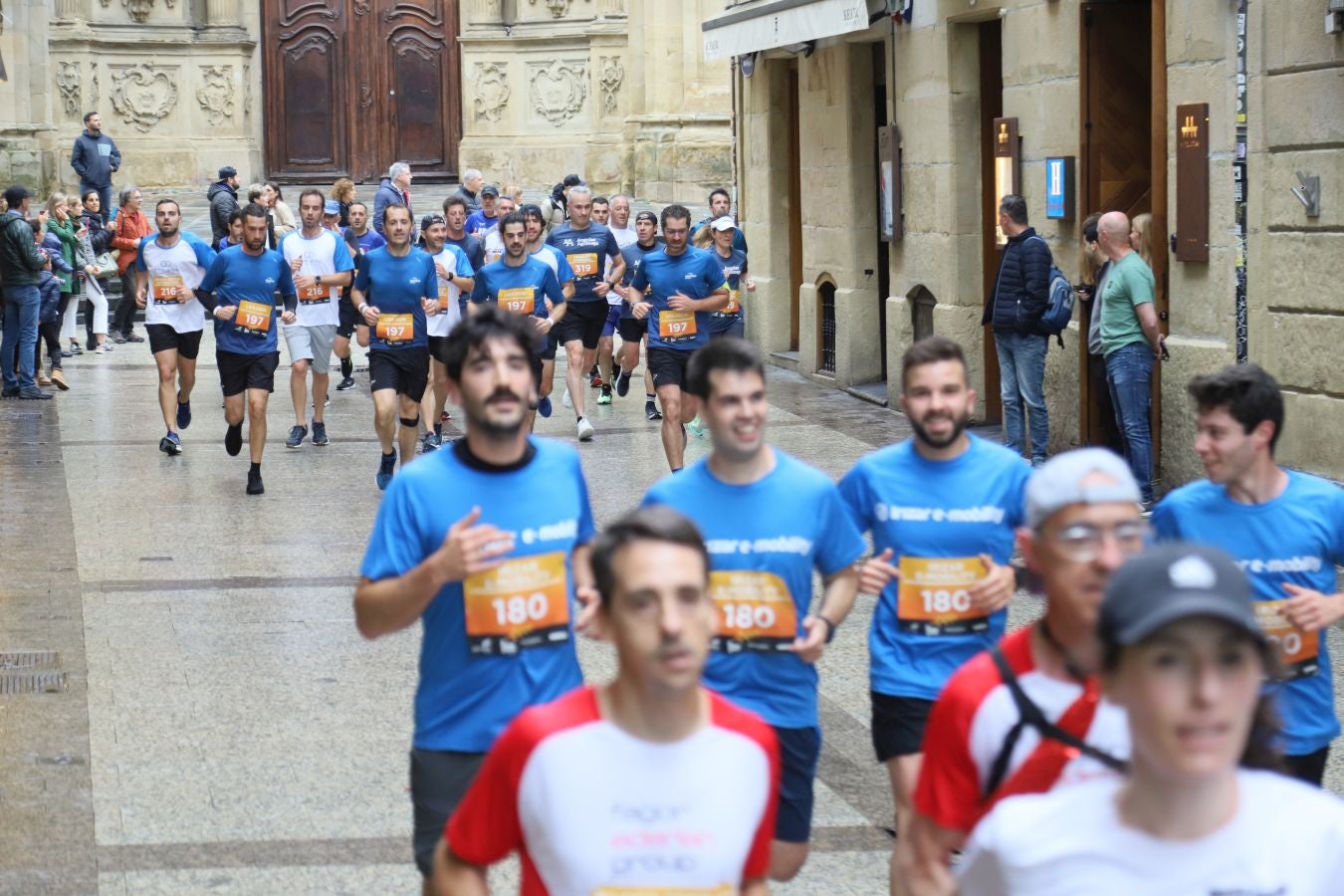 Los corredores, a su paso por la Parte Vieja