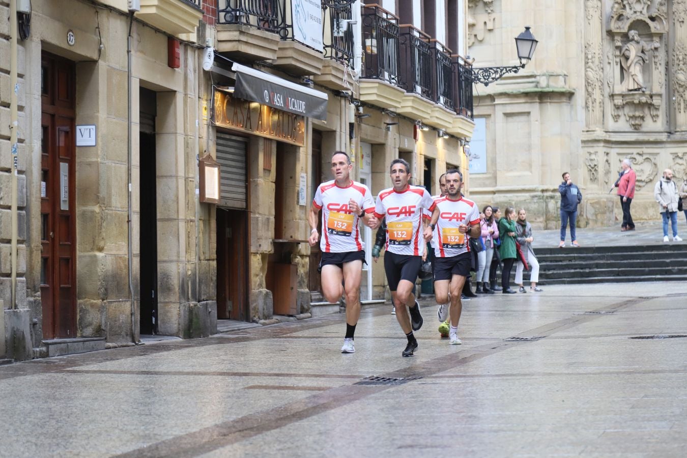 Los corredores, a su paso por la Parte Vieja