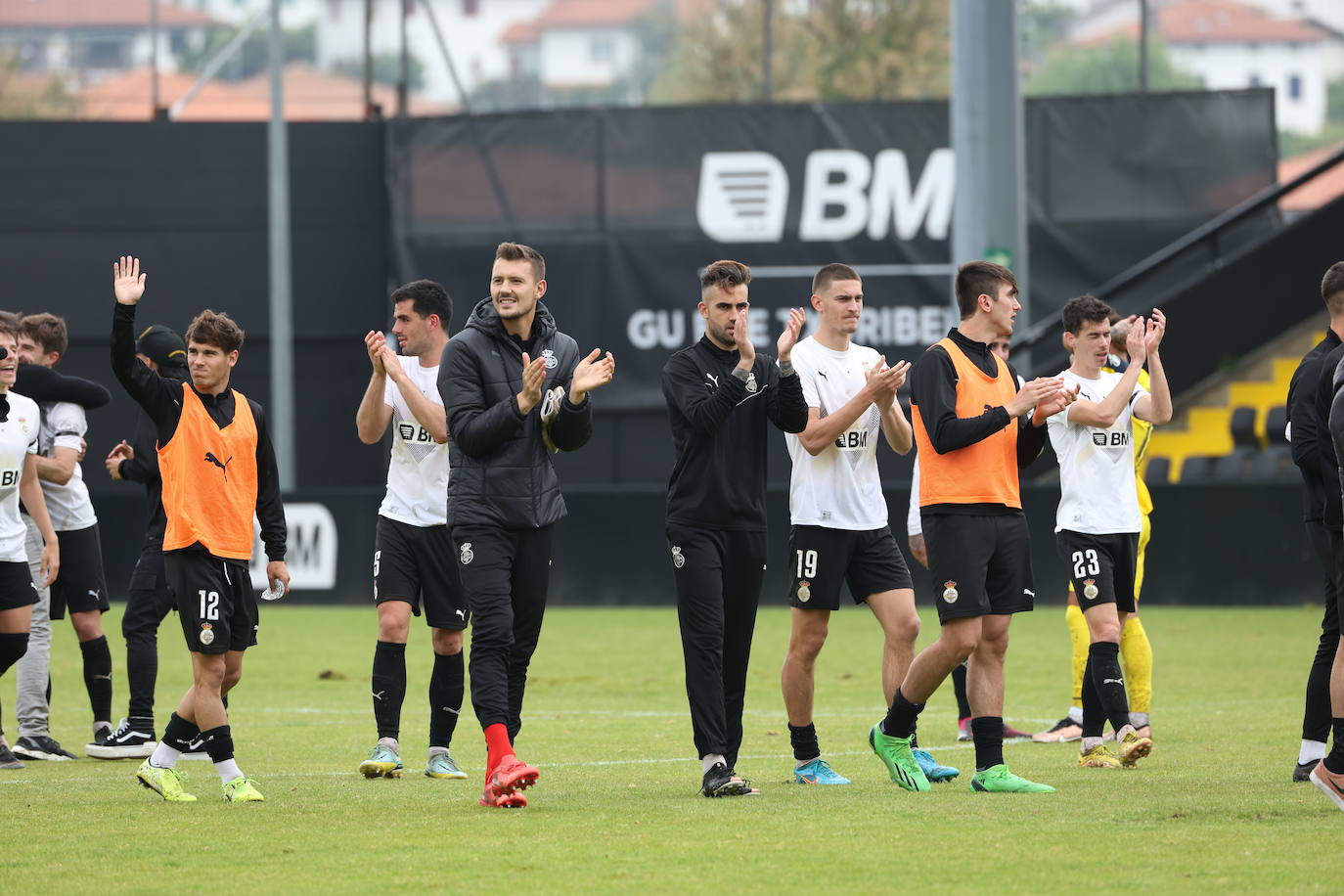 Alain Oyarzun acerca la permanencia al Real Unión