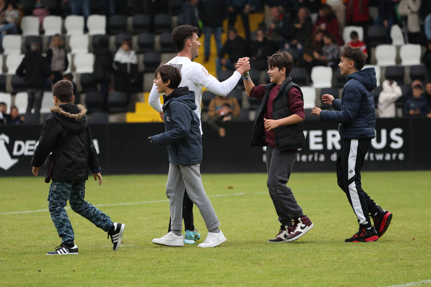 Alain Oyarzun acerca la permanencia al Real Unión