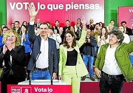 Cristina González, Pedro Sánchez, Maider Etxebarria y Eneko Andueza, ayer en Vitoria.