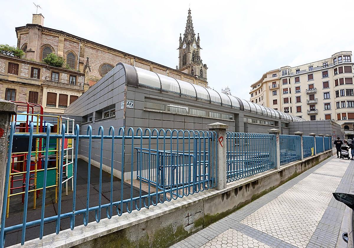 Edificio Biteri de Zuhaizti eskola de Gros que será sometido a obras de rehabilitación energética.