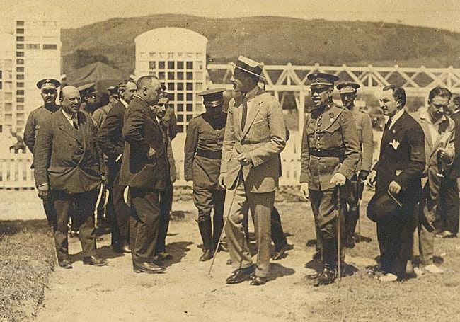 Alfonso XIII visita el circuito de Lasarte en 1923