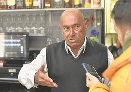 Jorge Álvarez, propietario del bar Aurrera donde Casado, diariamente, tomaba café.