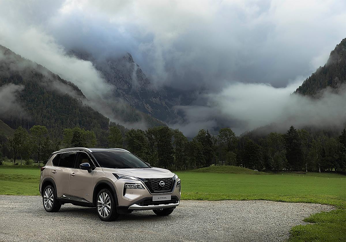Con formas más afiliadas y robustas, el X-Trail -SUV grande de Nissan- en su cuarta generación aparece mucho más moderno y tecnológico, y con hasta 7 plazas.