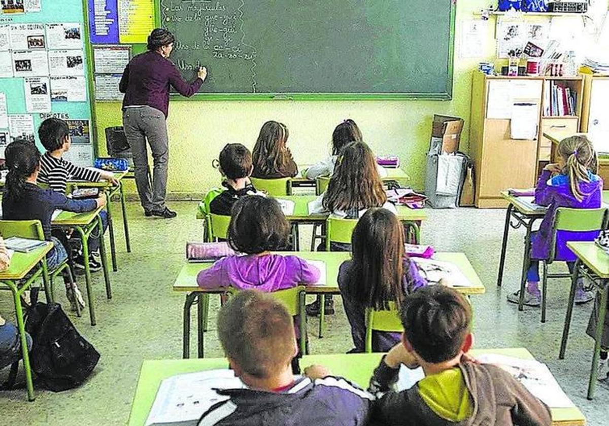 Padres de alumnos y sindicatos piden paralizar la tramitación de la ley de Educación