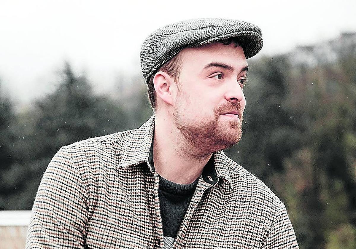 Autor Iker Murillo presentó este viernes su primera novela.