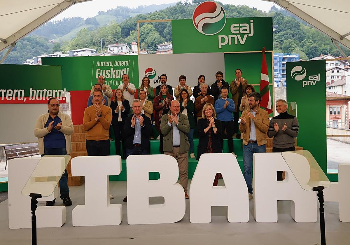 El mitin de Eibar contó con la presencia de Urkullu, Mendoza, Ortuzar y el candidato a alcalde, Mendicute.