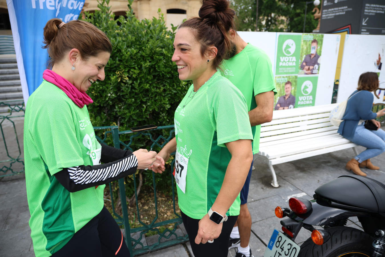 Una marea verde contra el cáncer recorre Donostia