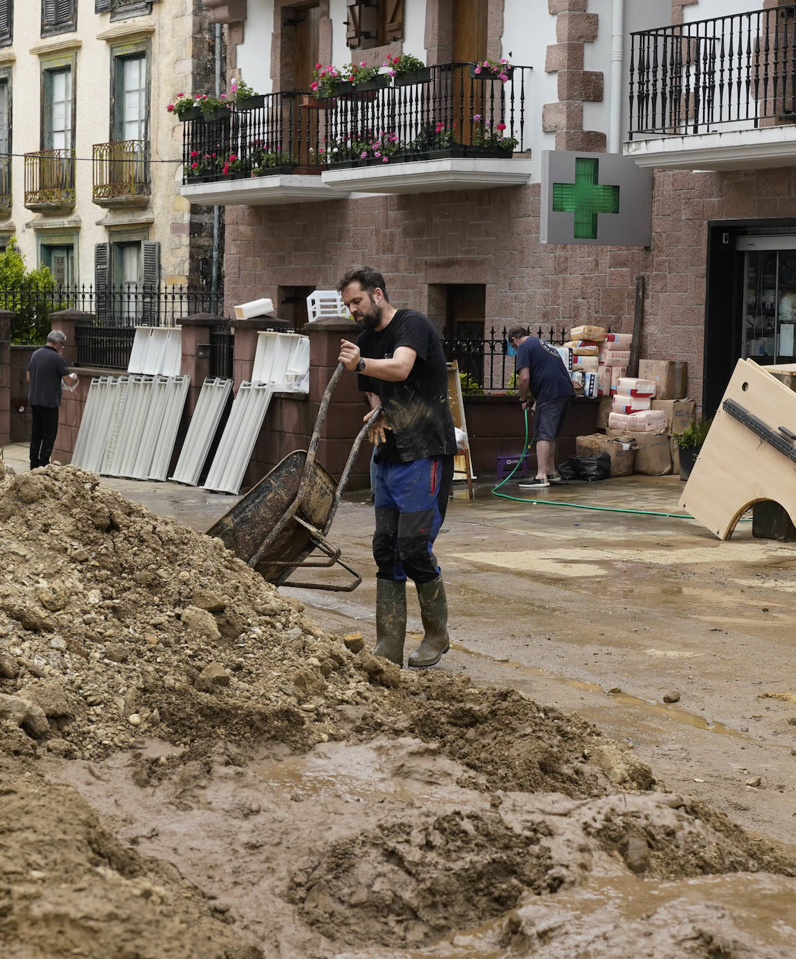 El día después de las inundaciones en Bera y Lesaka