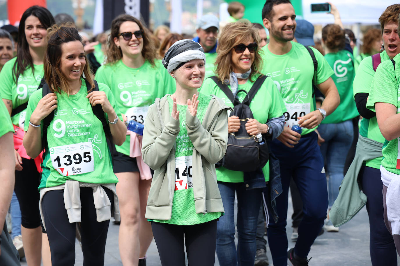 Una marea verde contra el cáncer recorre Donostia