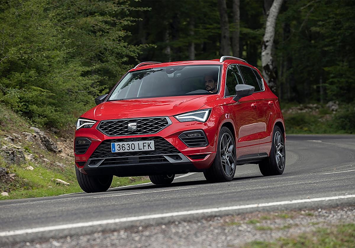 El Seat Ateca se ofrece con tres niveles de acabados: Reference, Style y X-Perience. Cada uno de ellos se puede elegir con un paquete integrado que mejora aún más el equipamiento tecnológico.
