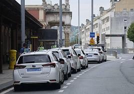 Taxis de Donostia en la estación de tren.