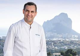 Paolo Casagrande, jefe de cocina del Oro Bianco, en un balcón de su reconocido restaurante.