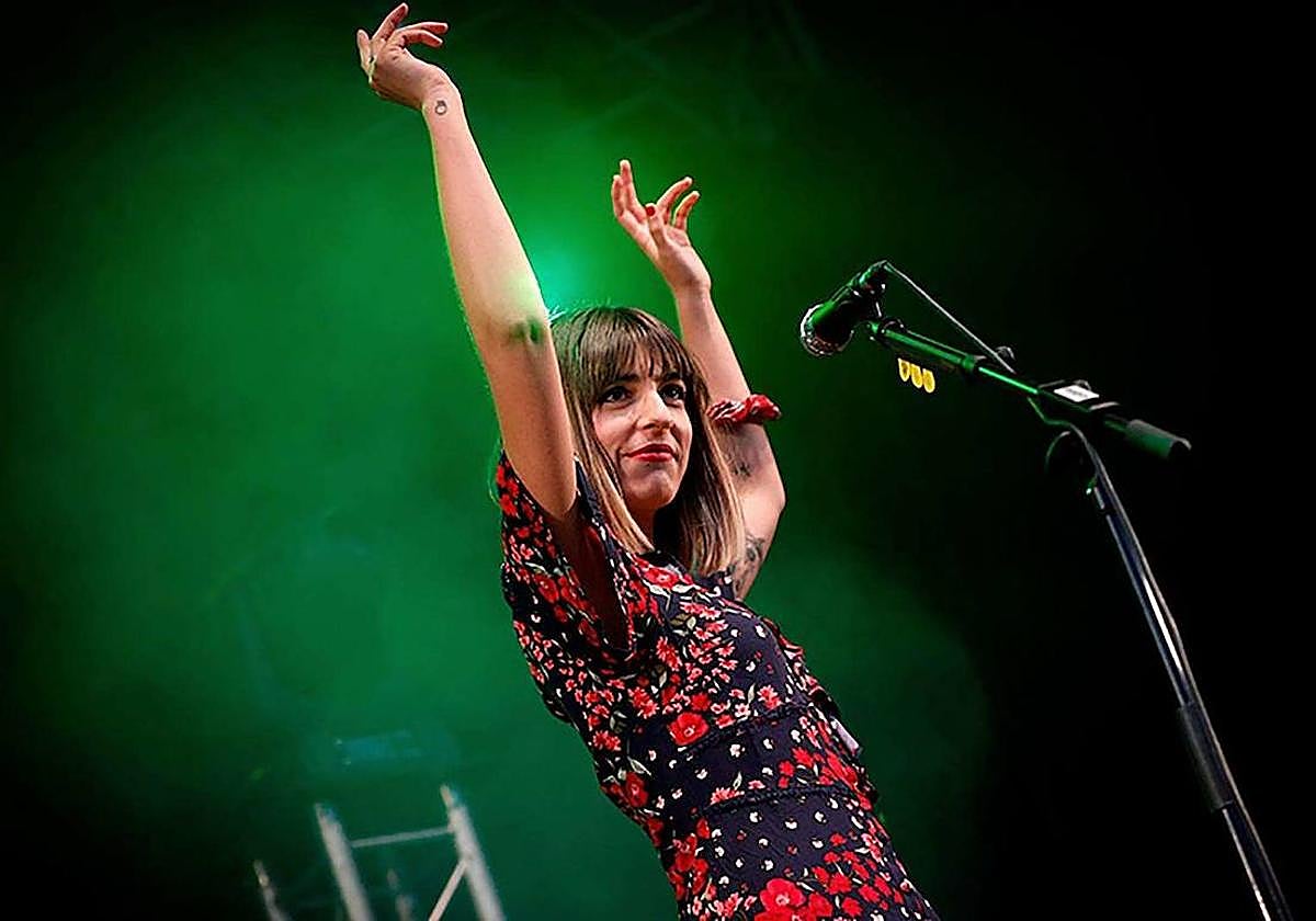 Chica Sobresalto Sara Azurza, Ezpalak eta Havalinarekin izango da aste-bukaeran Sanagustinen.