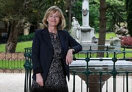 Eider Mendoza, en los jardines de la plaza Gipuzkoa.