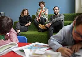 Garbiñe Moreno (Santa Teresa), Mari Fe Arruti (Jesuitinas) y Jokin Guilisagasti (Larramendi) preparan el proyecto de fusión de sus colegios.