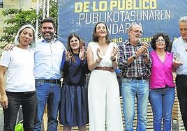Víctor Lasa, a la izquierda la imagen, junto a candidatos de Podemos de los tres territorios este viernes en Bilbao.