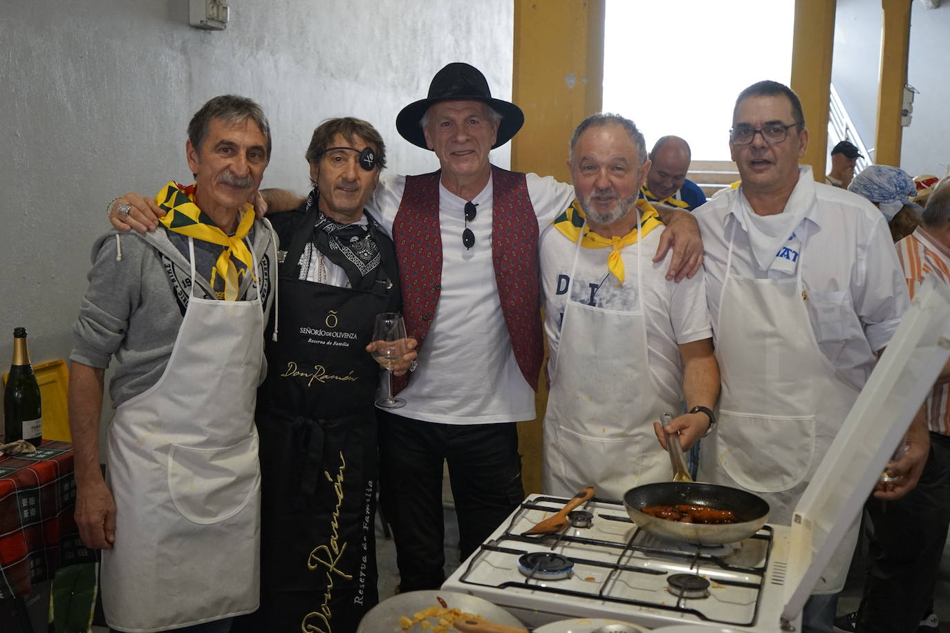 Mario Bros, el gran circo y hasta boxeo: el Mozorro Eguna de Beasain no defrauda