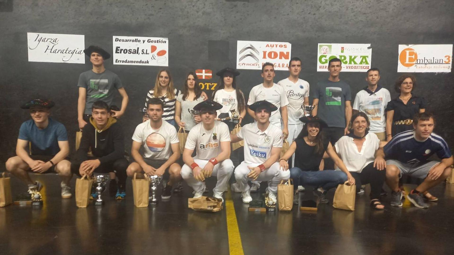 Bergara Hiria, for Murua and Aldave after beating Azketa and Lizeaga 22-13