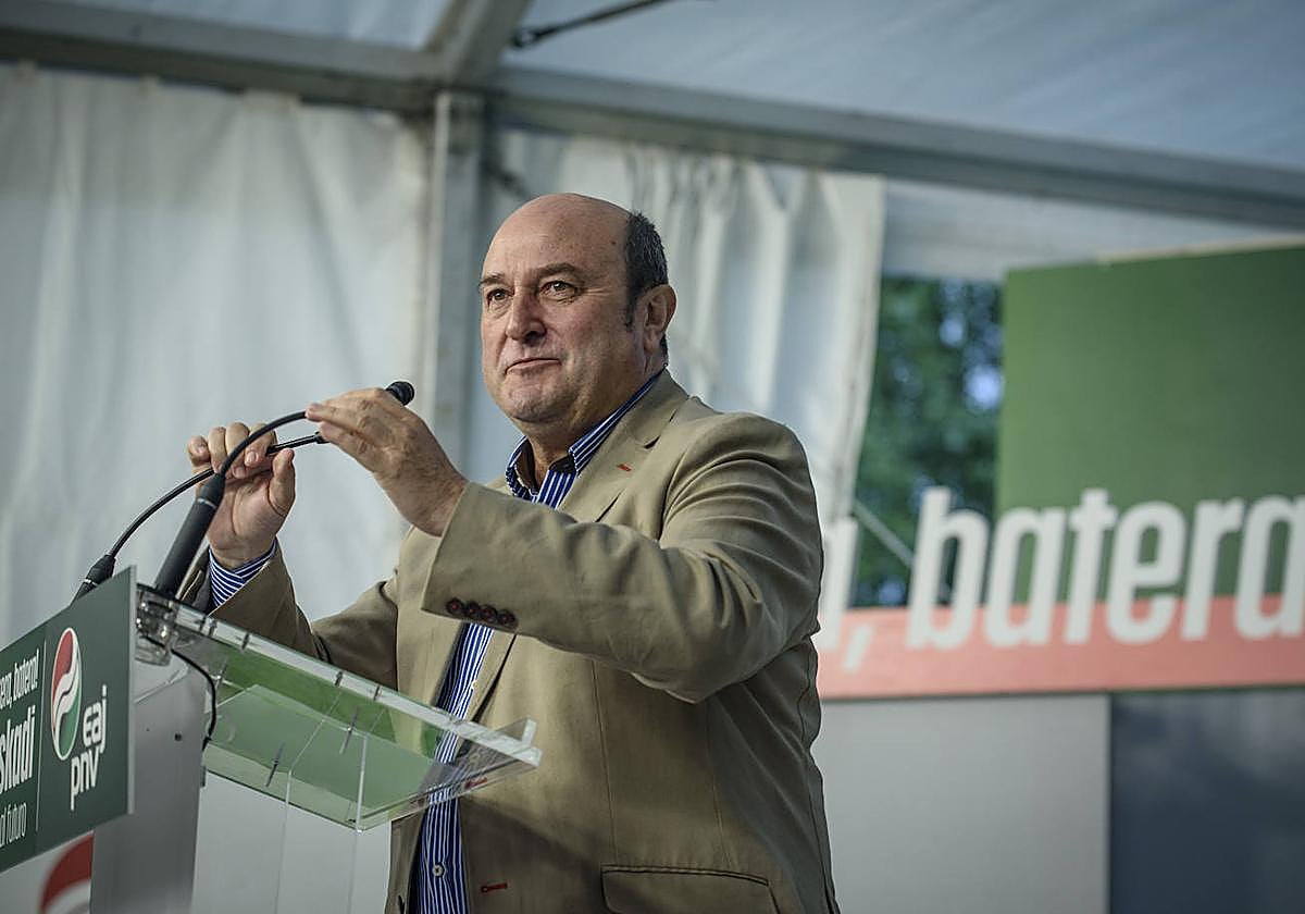 Andoni Ortuzar, en un acto de la pasada campaña electoral.