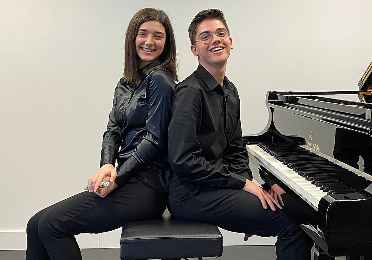 El jovencísimo dúo se conoció en Musikene y este miércoles (19 horas) actuará en la Sociedad Bilbaína