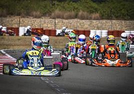 Mikel Merino, a la izquierda de azul, se tuvo que conformar con el quinto puesto en Valencia.