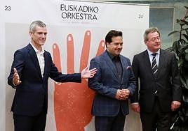 El director general Oriol Roch, el maestro Robert Treviño y el consejero de Cultura del Gobierno vasco Bingen Zupiria en la presentación.