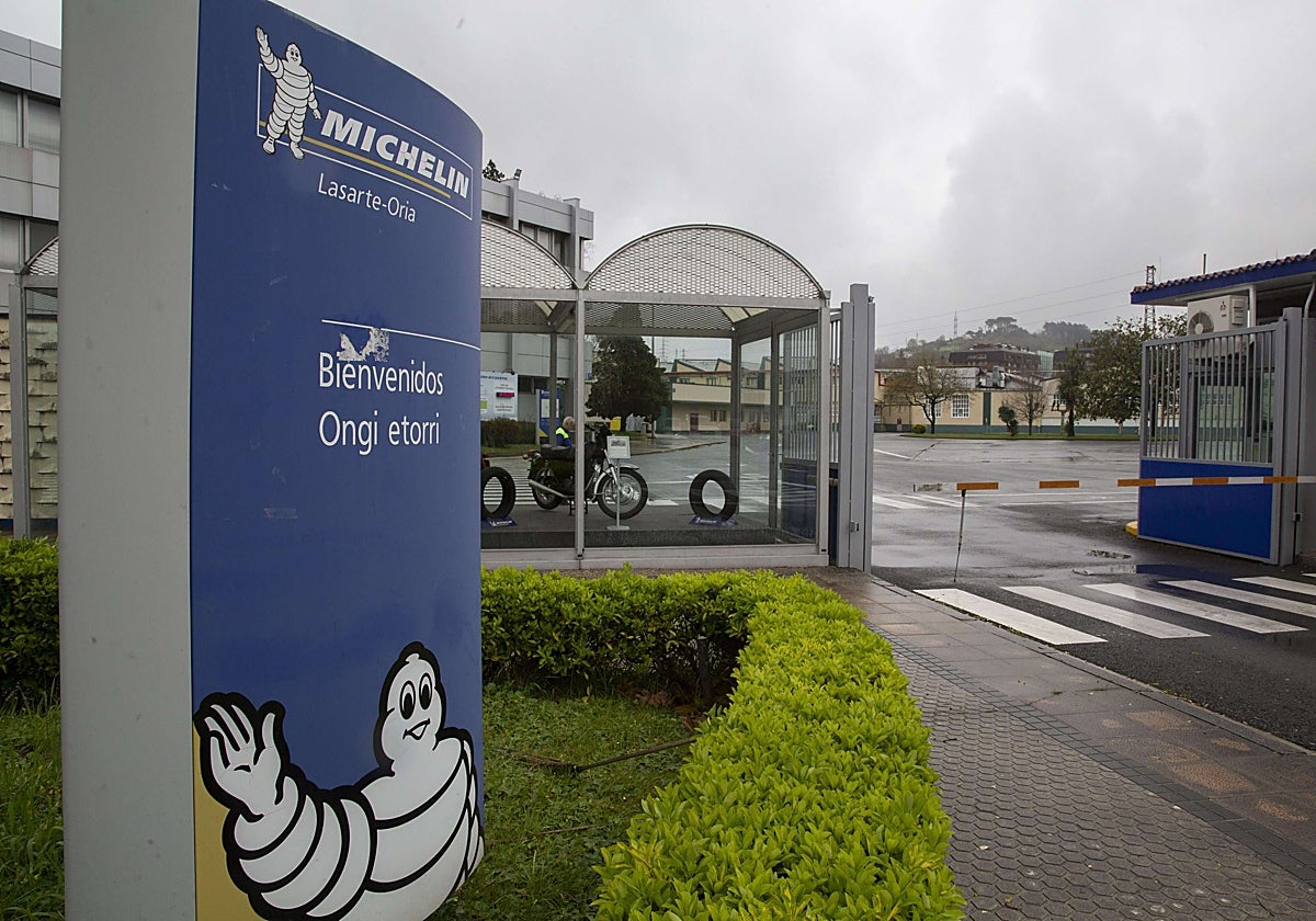 Entrada de la fábrica de Michelin Lasarte en la que trabajan 500 empleados.